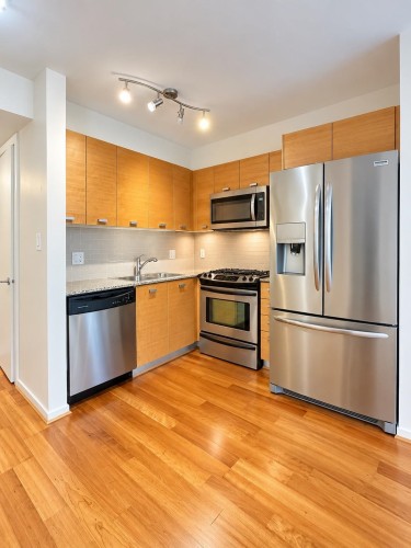 205-2483 Spruce Street , Vancouver, BC V6H 4J2 5
