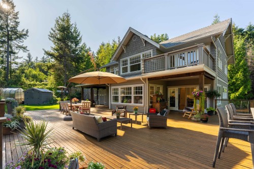 351 Salal Road  Bowen Island, BC V0N 1G2