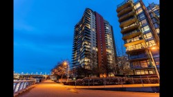 2705-8 Smithe Mews Vancouver, BC V6B 0A5