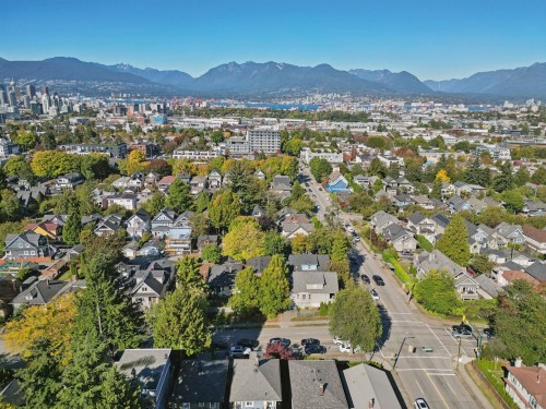 695 12Th Avenue E, Vancouver, BC 