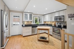 3-230 15th Street WNorth Vancouver, BC V7M 1S2