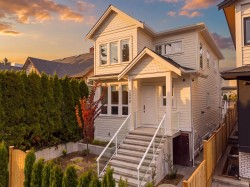 2008 Westview Drive  North Vancouver, BC V7M 3B2
