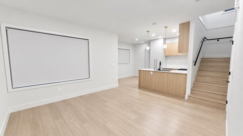 3-8300 No 3 Road , Richmond, BC V7C 1P2 1