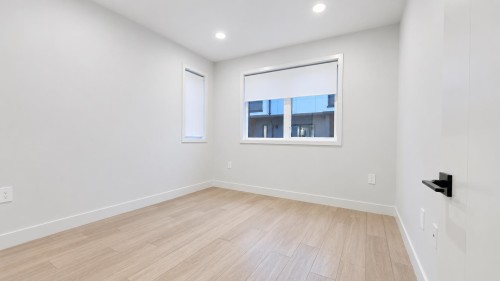 3-8300 No 3 Road , Richmond, BC V7C 1P2 5