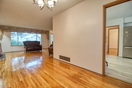 Top-904 52nd Avenue E, Vancouver, BC V5X 1H2 5