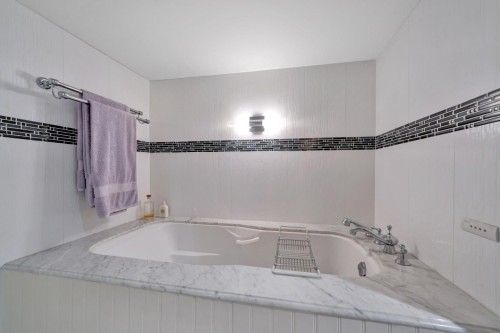 2303 3Rd Avenue W, Vancouver, BC 