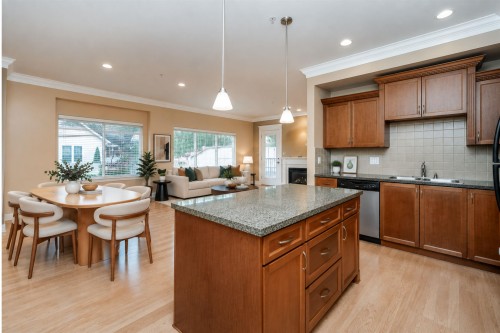 301-22150 Dewdney Trunk Road  Maple Ridge, BC V2X 3H6