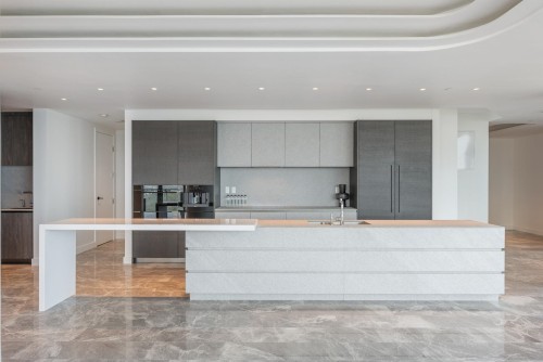 PH 1-1151 Georgia Street W, Vancouver, BC V6E 0B3 3