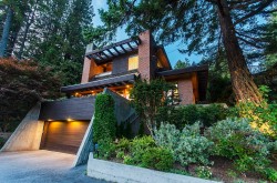 4651 Marine Drive West Vancouver, BC V7W 2P1