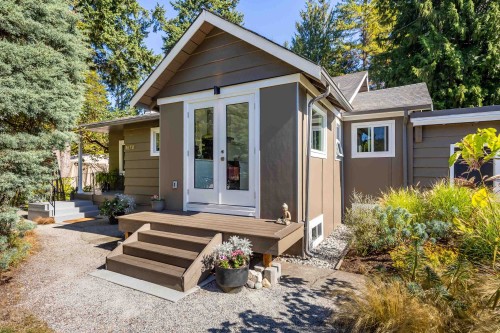 5670 Trident Avenue  Sechelt, BC V7Z 2P4
