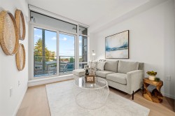 206-8486 Oak Street  Vancouver, BC V6P 4B1