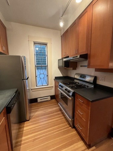 660 Georgia Street E, Vancouver, BC V6A 2A1 3