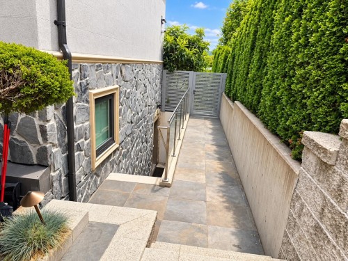 basement-848 Roslyn Boulevard , North Vancouver, BC V7G 1P3 2