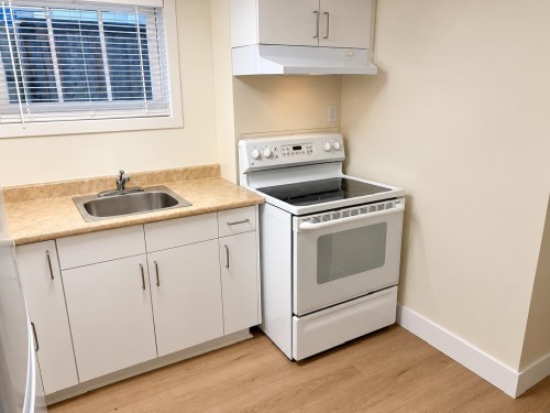 4147 W13th Ave , Vancouver, BC V6R 2T5 4