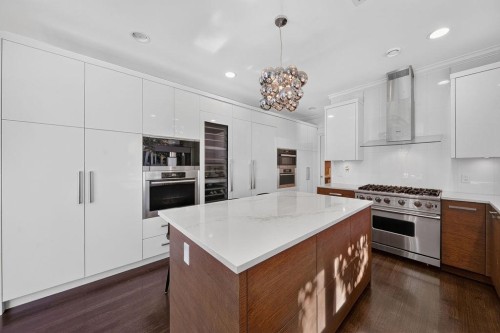 1568 32Nd Avenue W, Vancouver, BC 