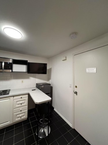 5-1517 Comox Street , Vancouver, BC V6G 1P3 2
