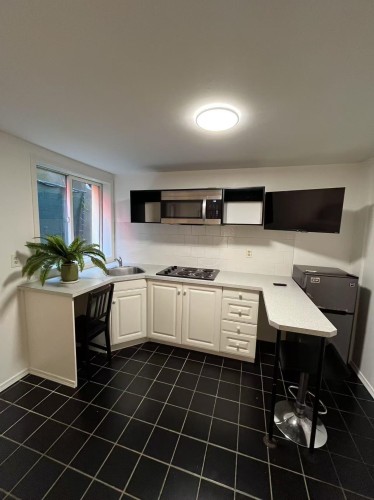 5-1517 Comox Street , Vancouver, BC V6G 1P3 5