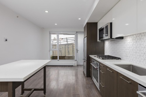 425 Great Northern Way , Vancouver, BC V5T 0G5 3