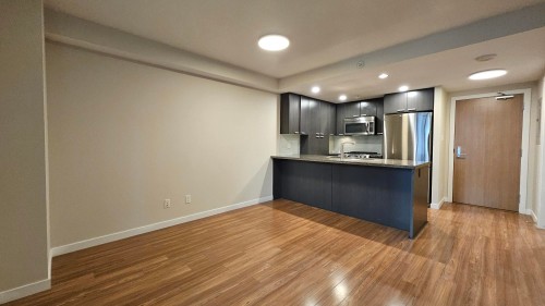 403-2200 Douglas Road , Burnaby, BC V5C 0G8 2