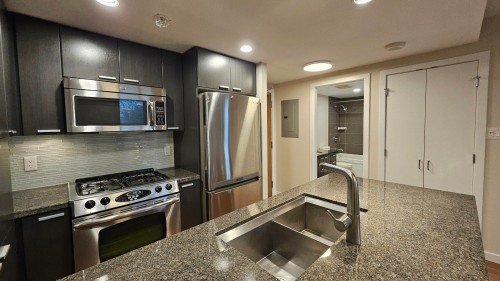 403-2200 Douglas Road , Burnaby, BC V5C 0G8 4