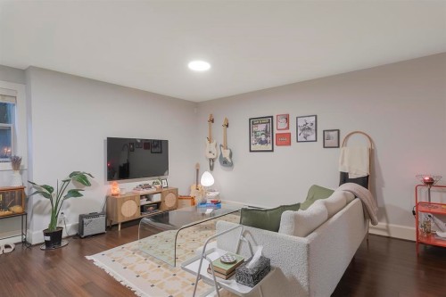 Suite-518 16th Street E, North Vancouver, BC V7L 2T6 3