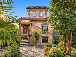 368 E 33rd Avenue  Vancouver, BC V5V 2Z9