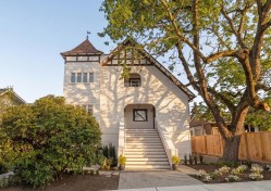 1-326 14th Street W North Vancouver, BC V7M 1P6