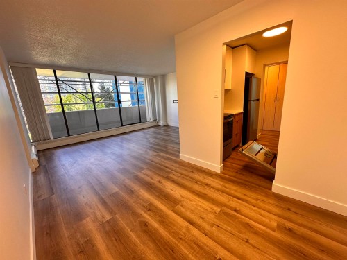 606-4200 Mayberry Street , Burnaby, BC V5H 4A7 4