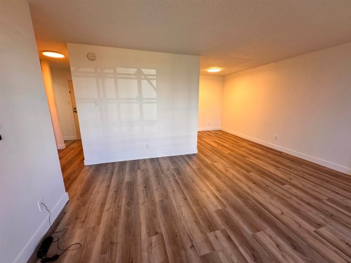 606-4200 Mayberry Street , Burnaby, BC V5H 4A7 5