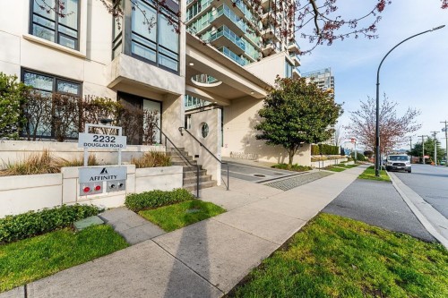 905-2232 Douglas Road, Burnaby, BC 