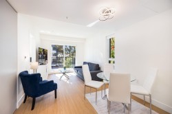 204-2235 Broadway Street E Vancouver, BC V5N 0J5