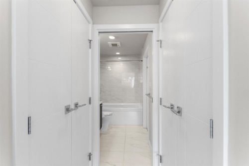 305-4963 Cambie Street, Vancouver, BC 