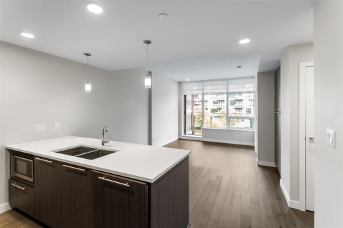 305-4963 Cambie Street, Vancouver, BC 