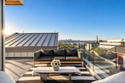 2-233 5th Street W North Vancouver, BC V7M 1J9