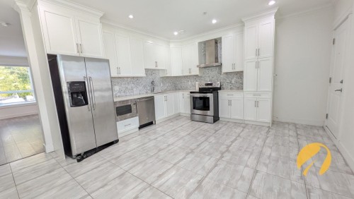5477 Wales Street , Vancouver, BC V5R 3M9 2
