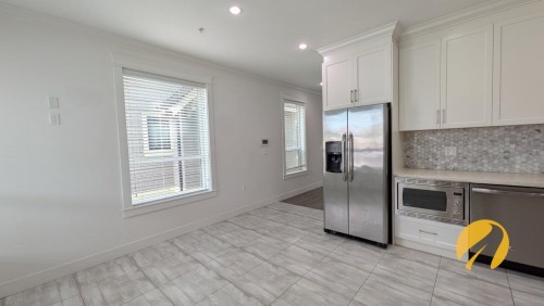 5477 Wales Street , Vancouver, BC V5R 3M9 3