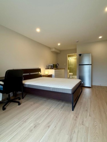 studio-6252 Kitchener Street , Burnaby, BC V5B 2J4 3