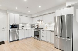 305-1519 Crown Street North Vancouver, BC V7J 1G6