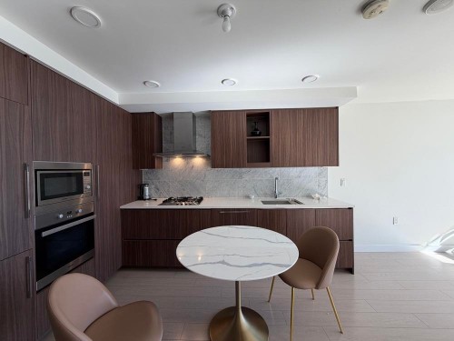 19F-433 Sw Marine Drive , Vancouver, BC V5X 0H5 2