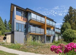 1084 Lillooet Road  North Vancouver, BC V7J 2H8