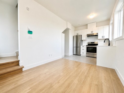 3873 Napier Street , Vancouver, BC V5C 3E6 2