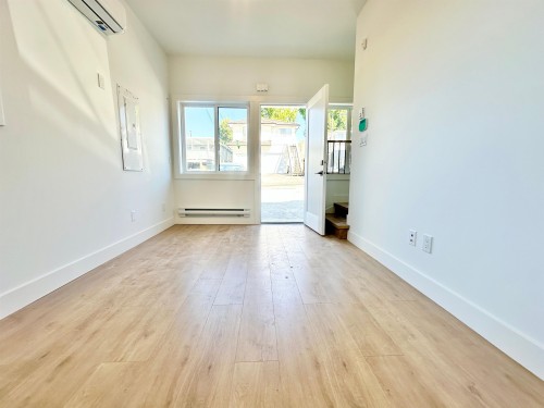 3873 Napier Street , Vancouver, BC V5C 3E6 4