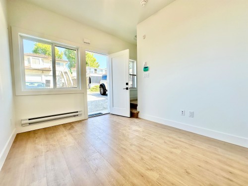 3873 Napier Street , Vancouver, BC V5C 3E6 5