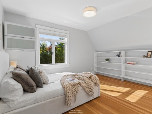 1204 14Th Avenue E, Vancouver, BC 
