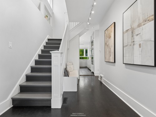 1204 14Th Avenue E, Vancouver, BC 