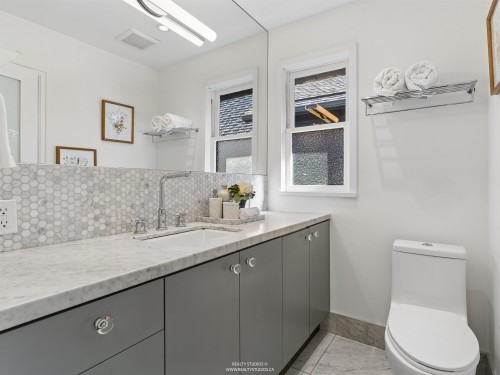 1204 14Th Avenue E, Vancouver, BC 