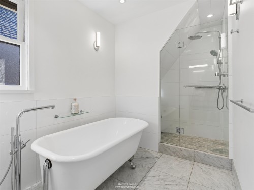 1204 14Th Avenue E, Vancouver, BC 