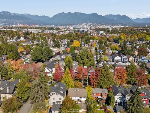 1204 14Th Avenue E, Vancouver, BC 