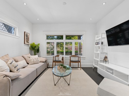 1204 14Th Avenue E, Vancouver, BC 