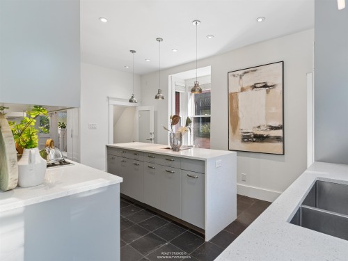 1204 14Th Avenue E, Vancouver, BC 